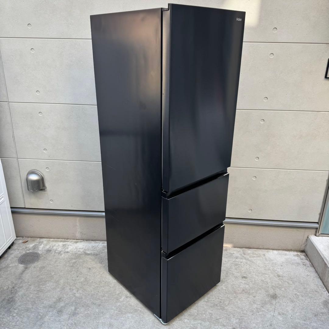 254⭐️2022年製★ハイアール冷蔵庫　大型　3ドア　ブラック 300〜400L