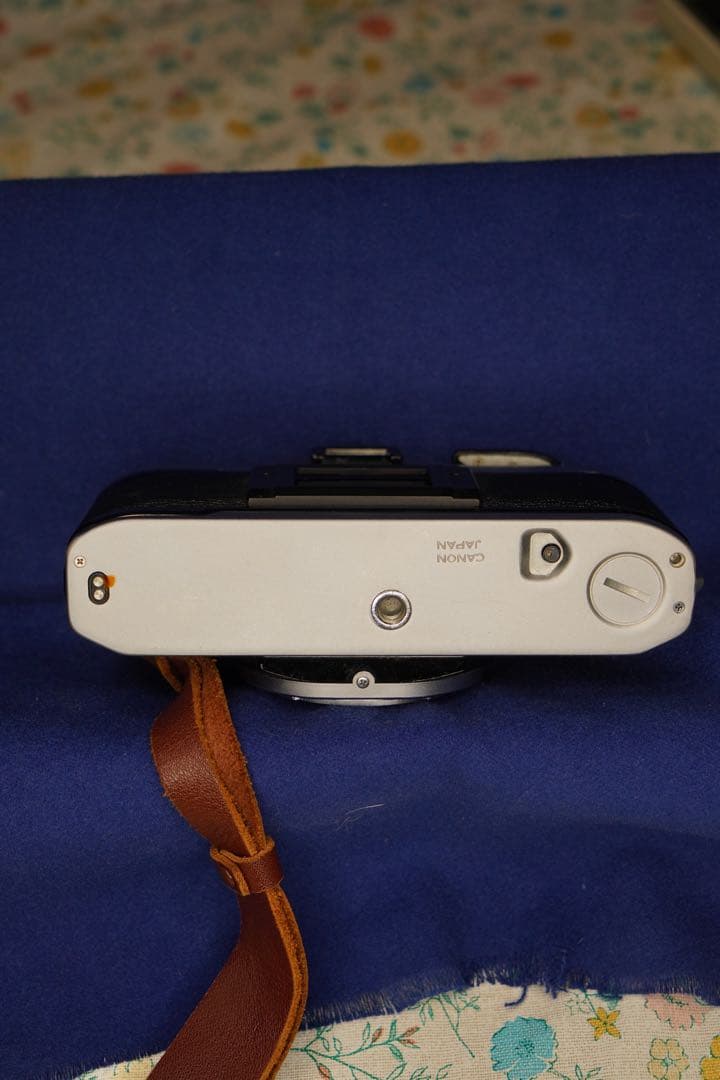 Canon AE-1 ￼ボディとストラップのみ