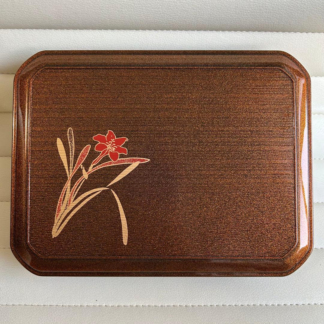 漆器　幕の内弁当箱　弁当箱　松花堂弁当　蓋付き仕切り付き皿　長角鉢　金彩