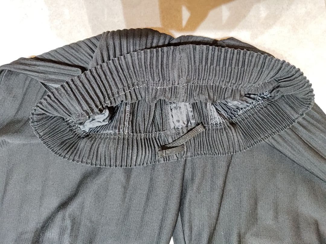 HOMME PLISSÉ ISSEY MIYAKE BASICSパンツ　ブラック