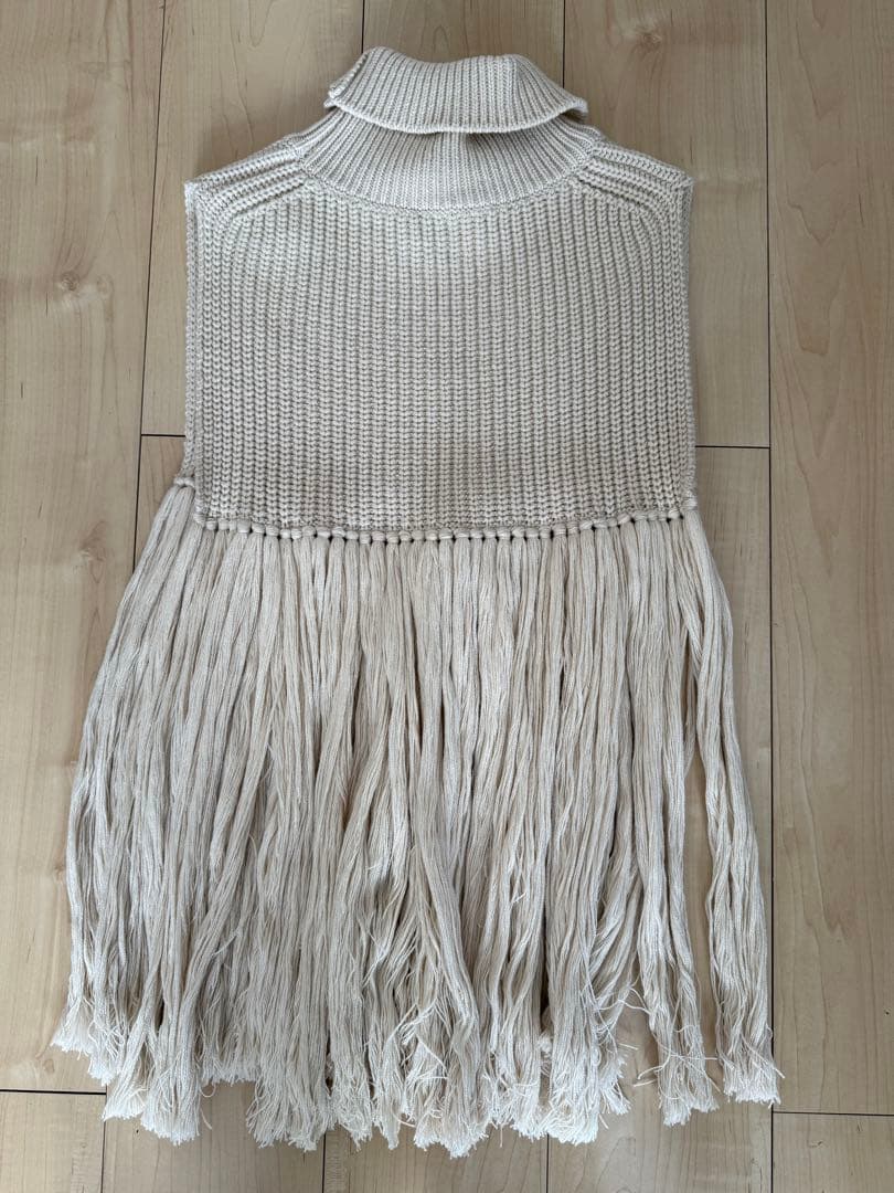 HYKE アイボリー フリンジ ニットベスト