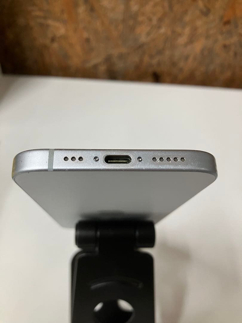 【美品】iPhone 15 256GB ブルー