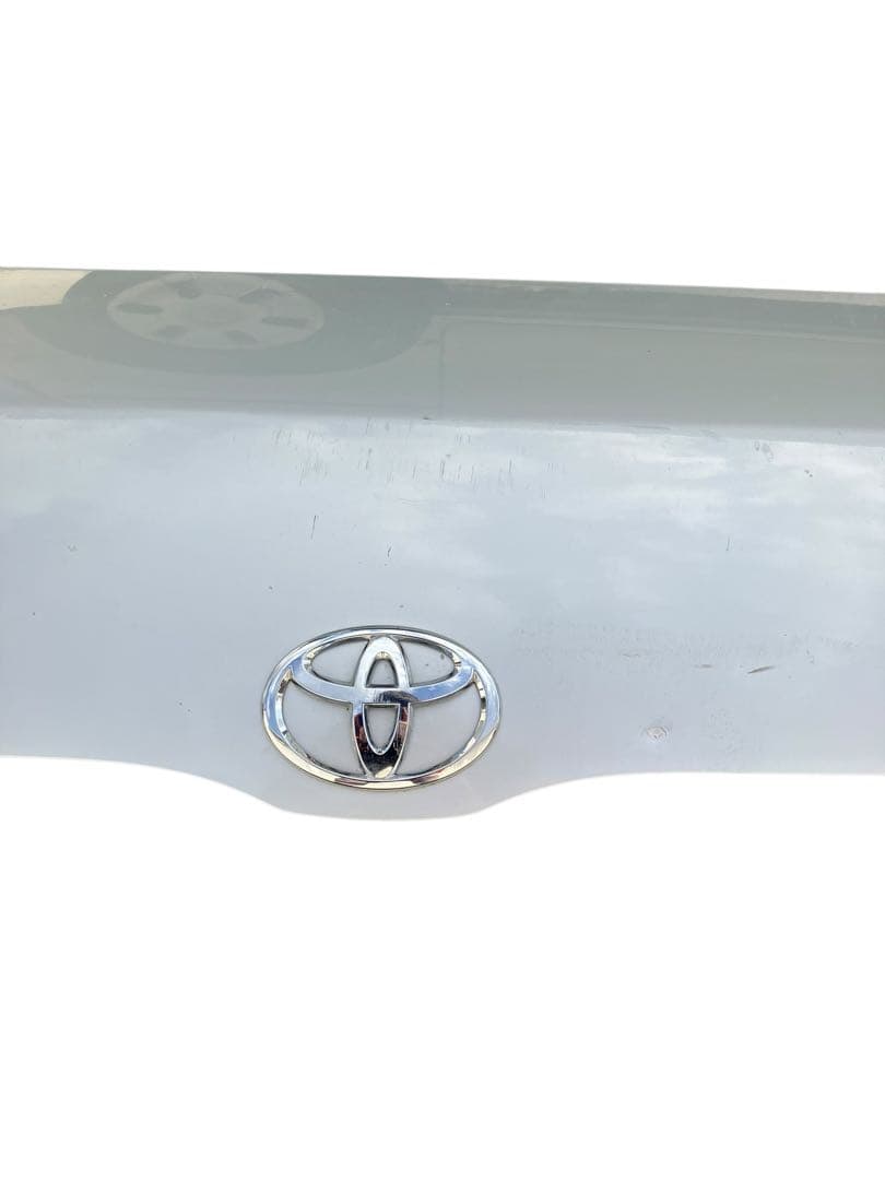 トヨタ ハイエース 白 ホワイト 純正ボンネット 外装パーツ 送料込み