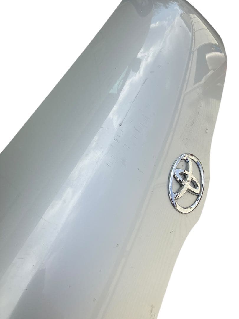 トヨタ ハイエース 白 ホワイト 純正ボンネット 外装パーツ 送料込み