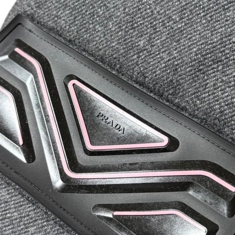 未使用に近い PRADA 贅沢三角ロゴプレート オーバーサイズ ウールコート