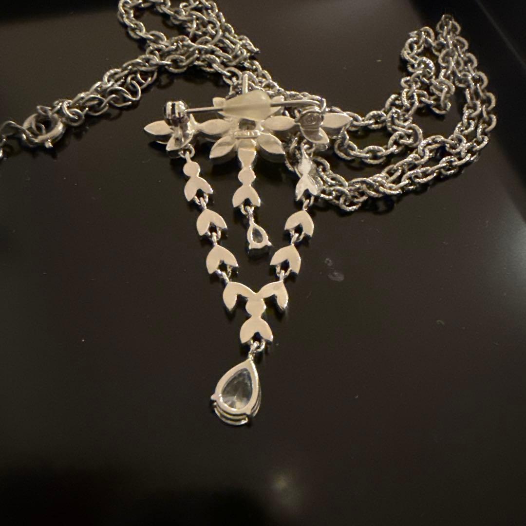 フォクシー花モチーフ ロングネックレス、ブローチ