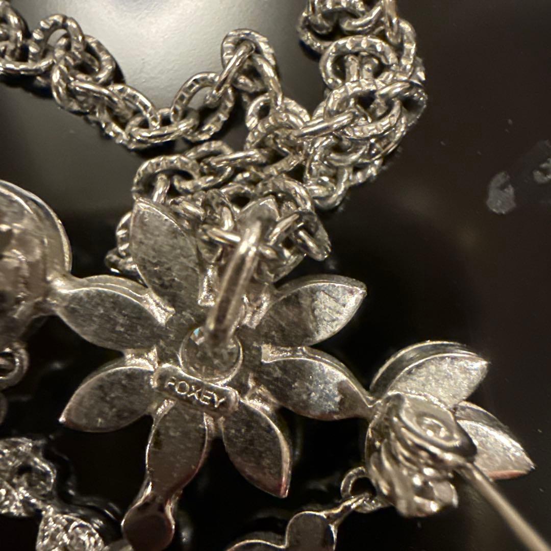 フォクシー花モチーフ ロングネックレス、ブローチ