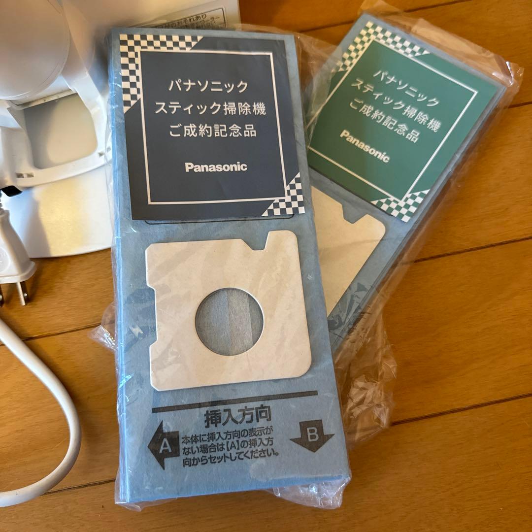 2024年製Panasonic AVA79V-1U コードレス掃除機