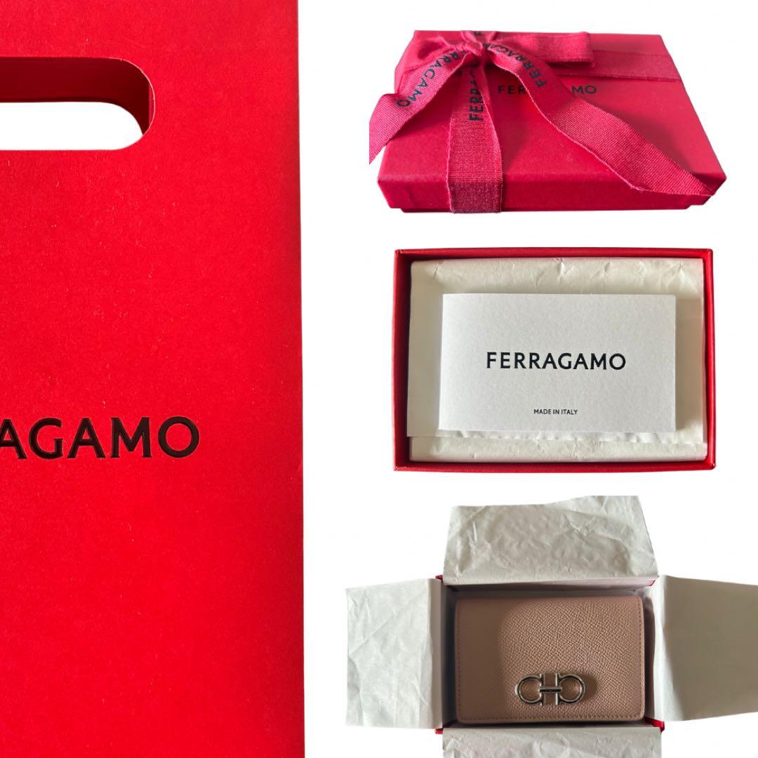 FERRAGAMO 名刺ケース ベージュ