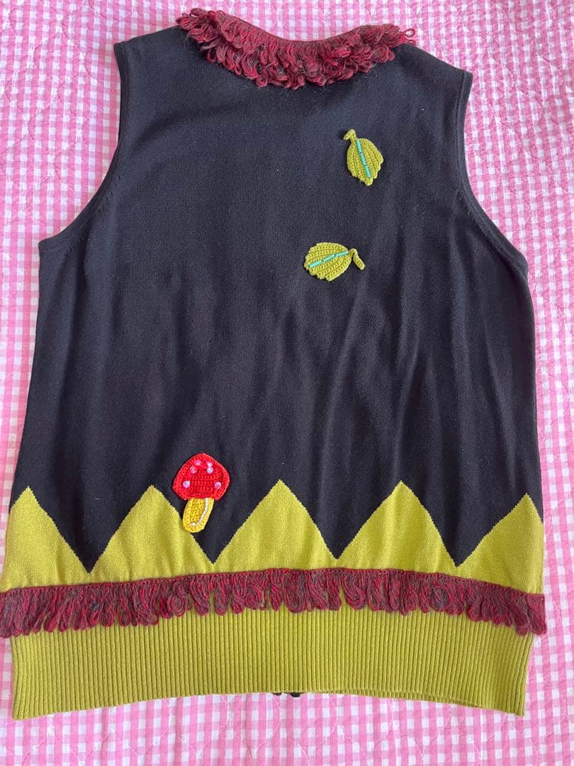 アルベロベロ　可愛いうさぎちゃんのニットベスト