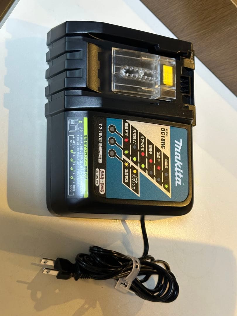 マキタ　CL141FDZW／未使用&新品マキタ純正バッテリー一個、充電器付き