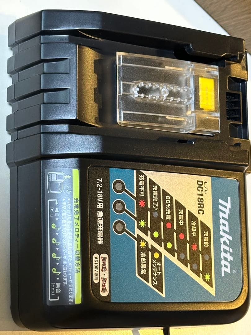 マキタ　CL141FDZW／未使用&新品マキタ純正バッテリー一個、充電器付き