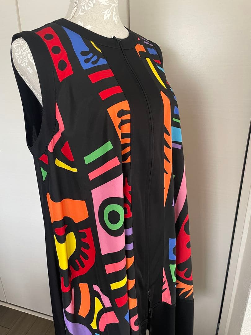 トクコプルミエヴォル/多色幾何学模様ノースリーブチュニックジレ