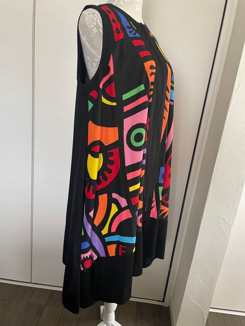 トクコプルミエヴォル/多色幾何学模様ノースリーブチュニックジレ