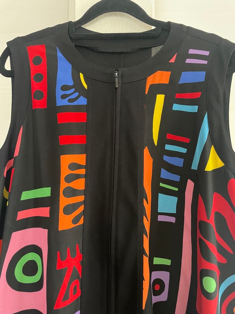 トクコプルミエヴォル/多色幾何学模様ノースリーブチュニックジレ