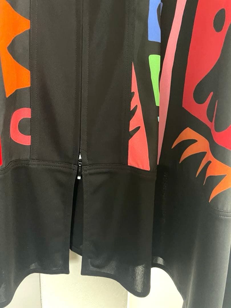 トクコプルミエヴォル/多色幾何学模様ノースリーブチュニックジレ