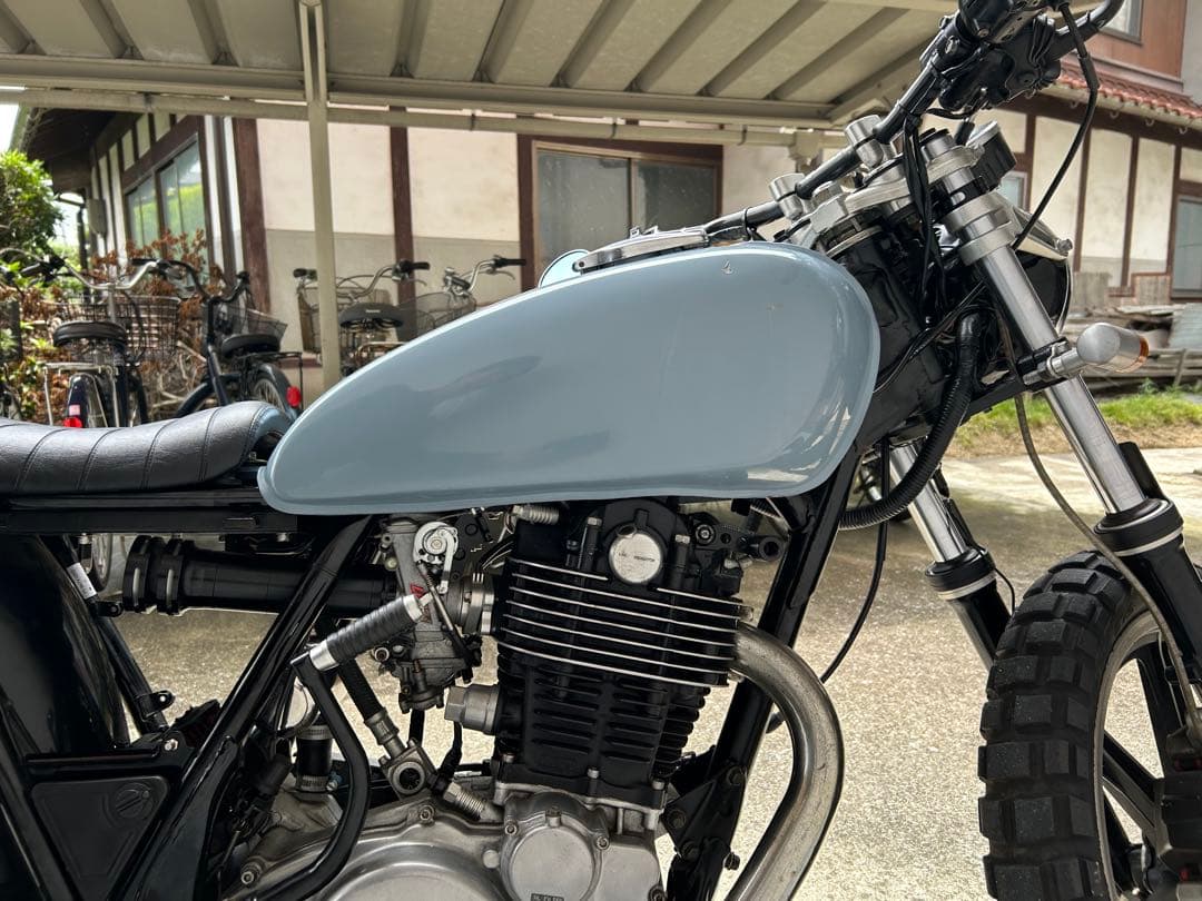 SR400初期型ノーマル・ナロータンク（ムール貝キャップキー、コック付き）中古品