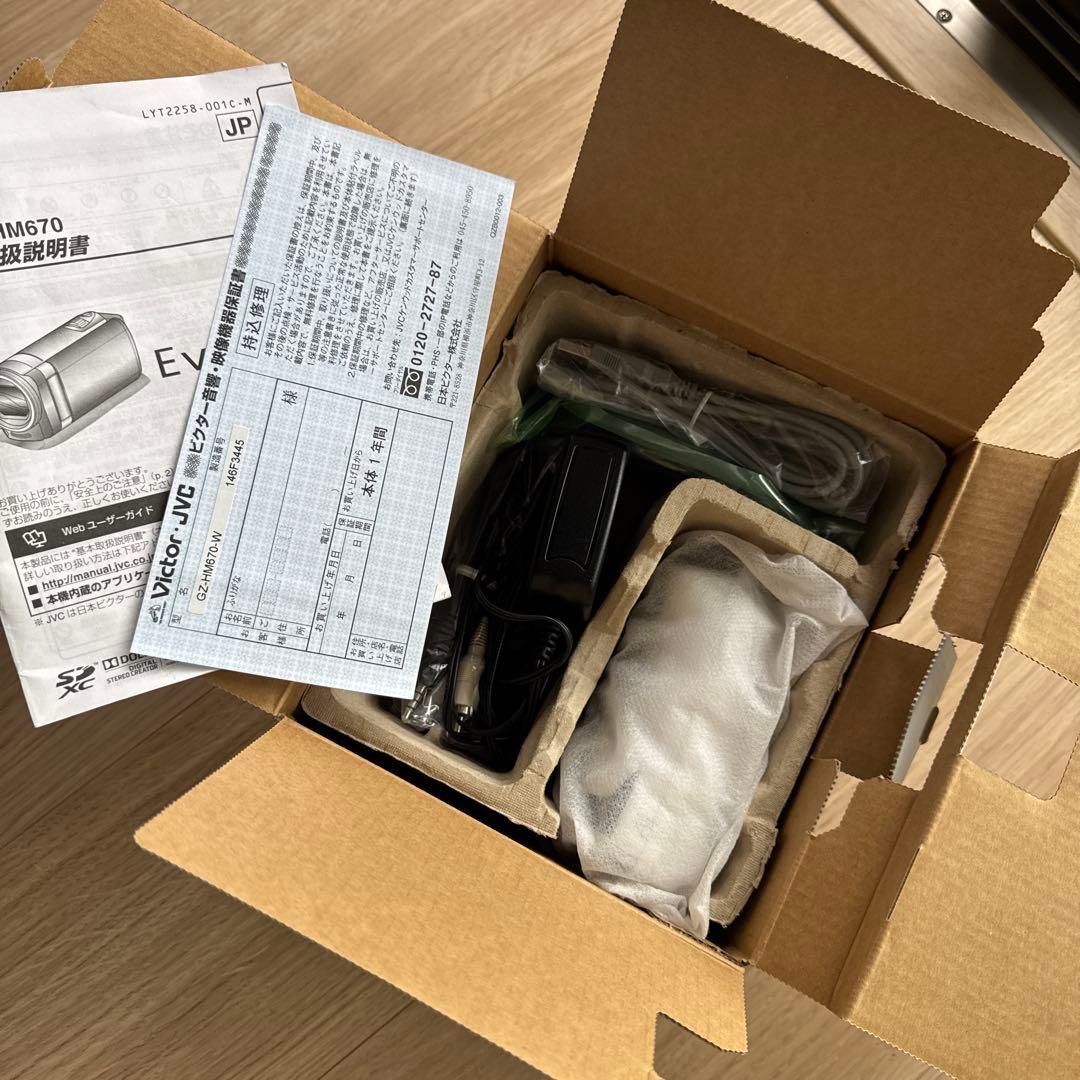 Everio GZ-HM670 ホワイト⭐︎HD⭐︎ビデオカメラ⭐︎超美品