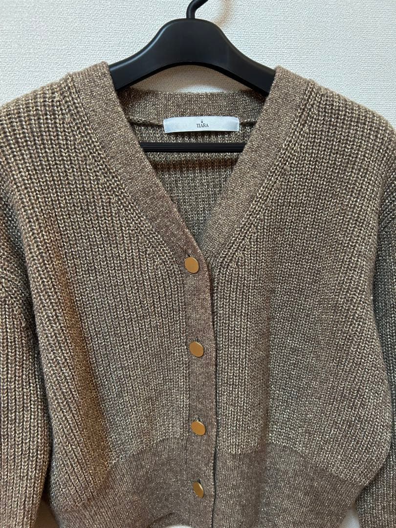 モカベージュ Vネック ボタン付きラメ入りカーディガン フリーサイズ