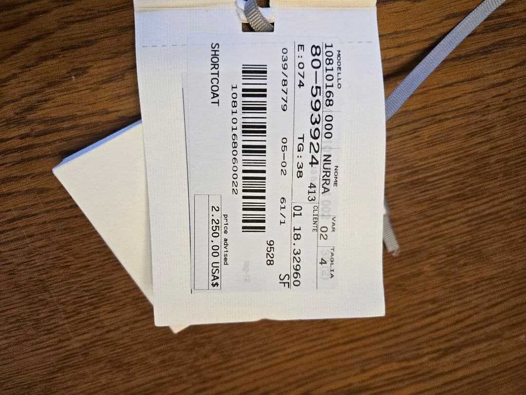 美品　お値下げしました！白タグ　手縫いラベル付きMaxMara ショートコート