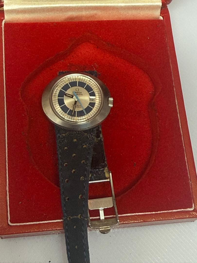 OMEGA 防水時計 黒色 ストラップ付き