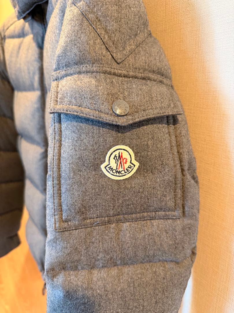 MONCLER フード付きダウンジャケット グレー