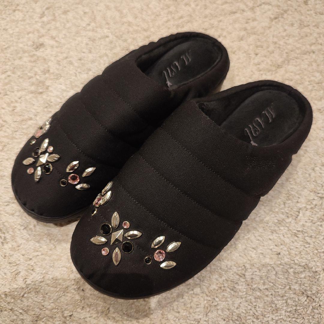 新品MASU \"MASU X SUBU STUDS SANDAL\" 冬用サンダル