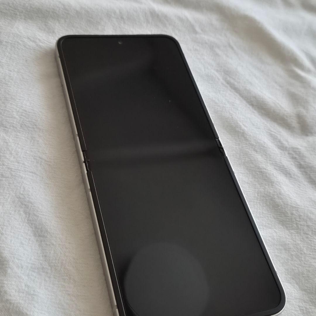 Galaxy Z Flip6 ホワイト国内版