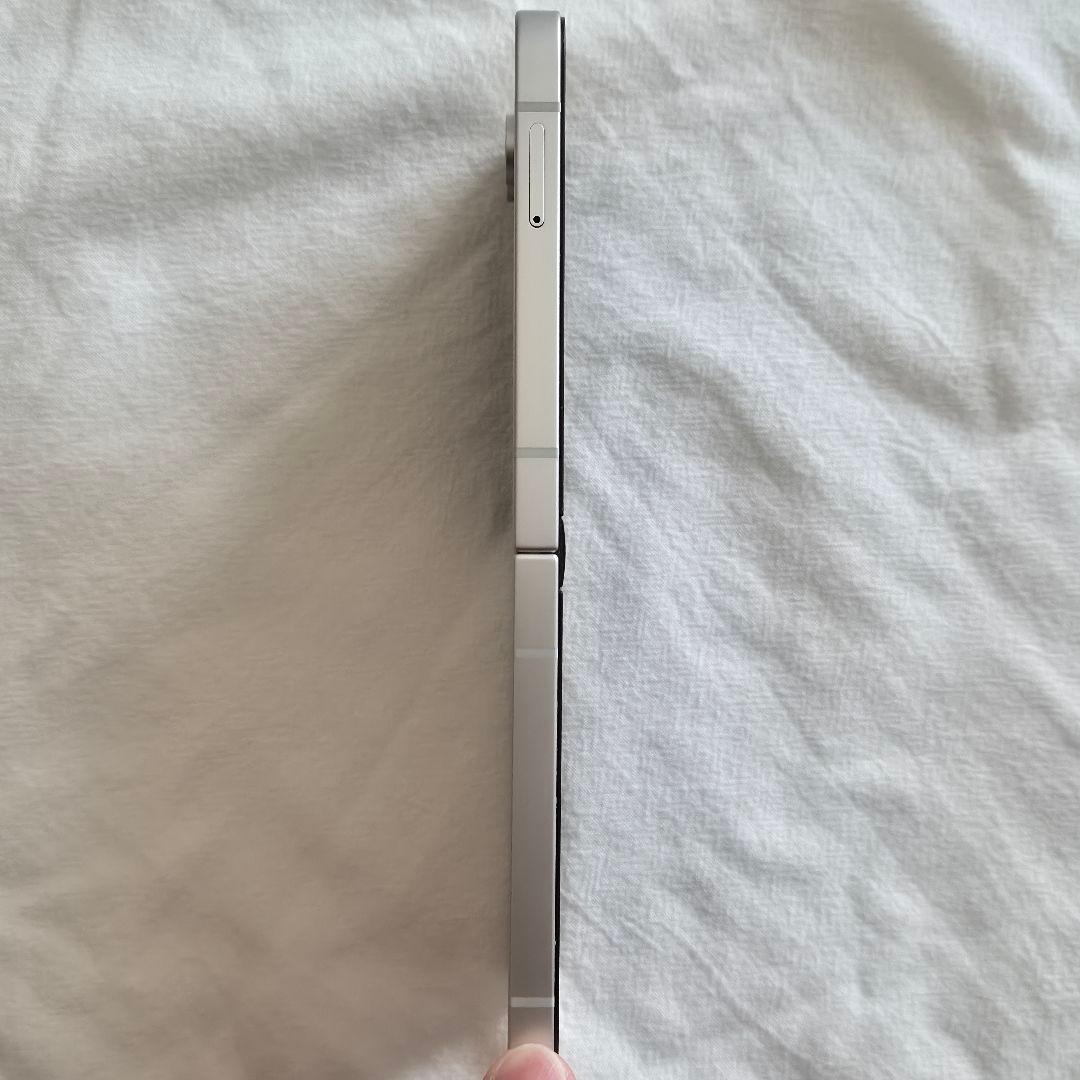 Galaxy Z Flip6 ホワイト国内版