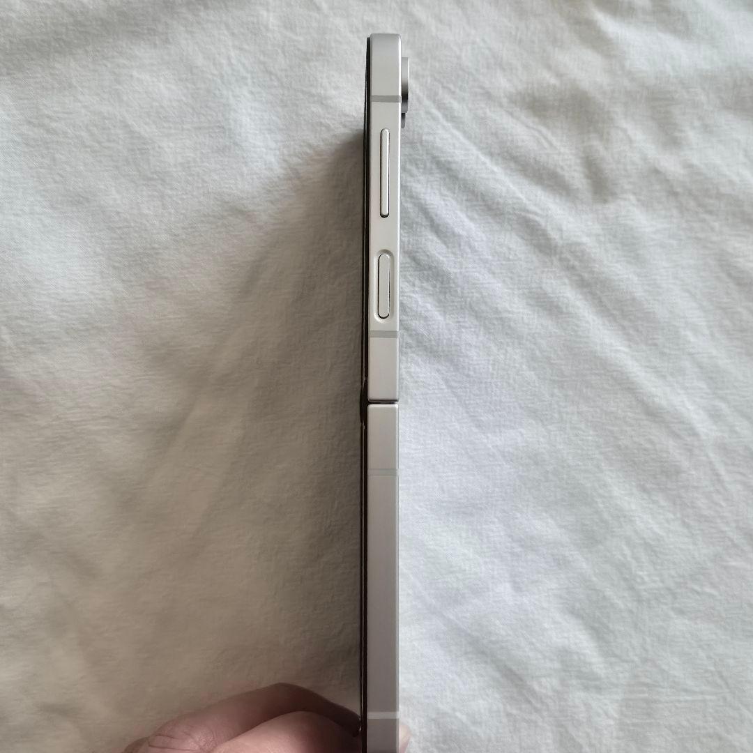 Galaxy Z Flip6 ホワイト国内版