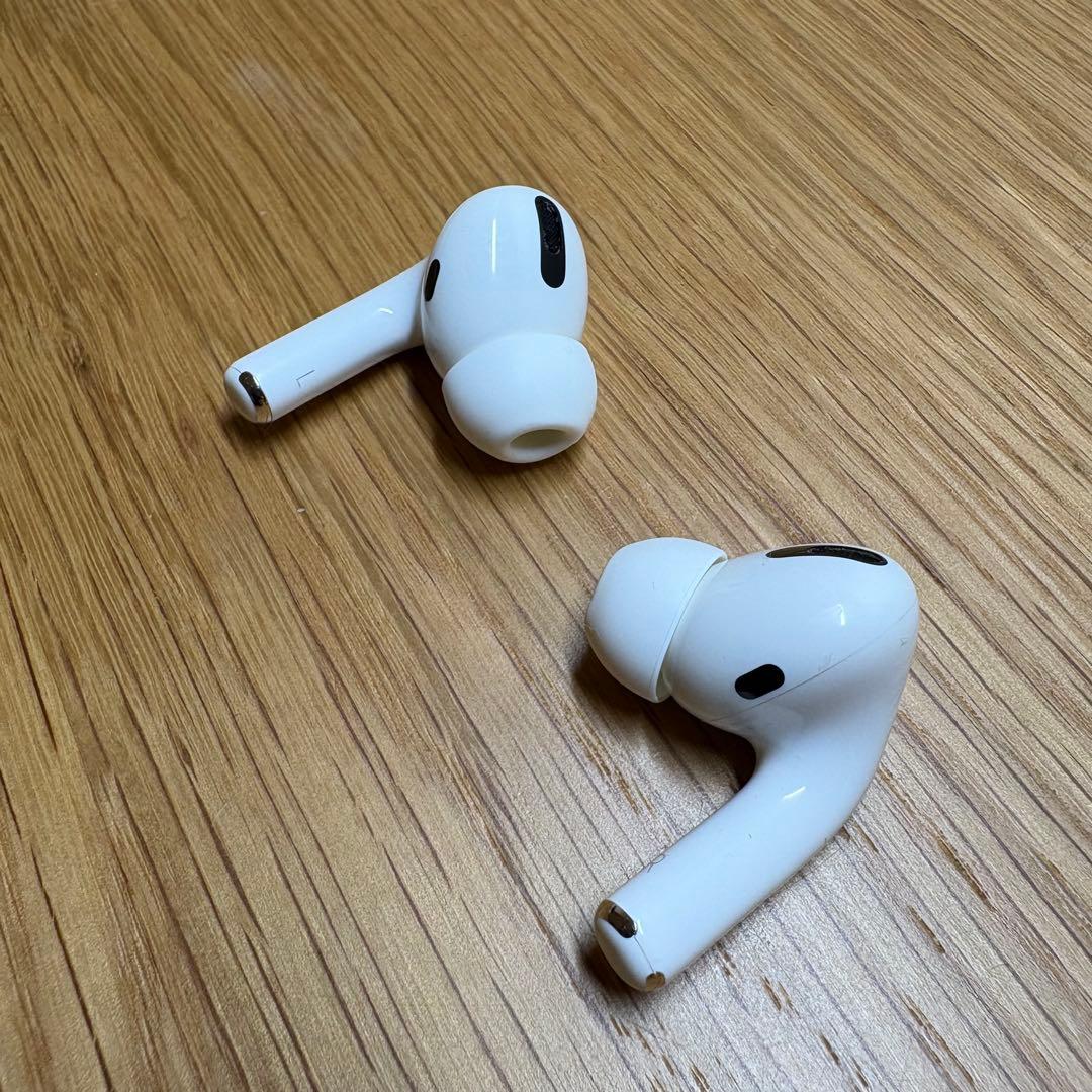 [純正/美品]Apple AirPods Pro 本体(付属品は全て有り)
