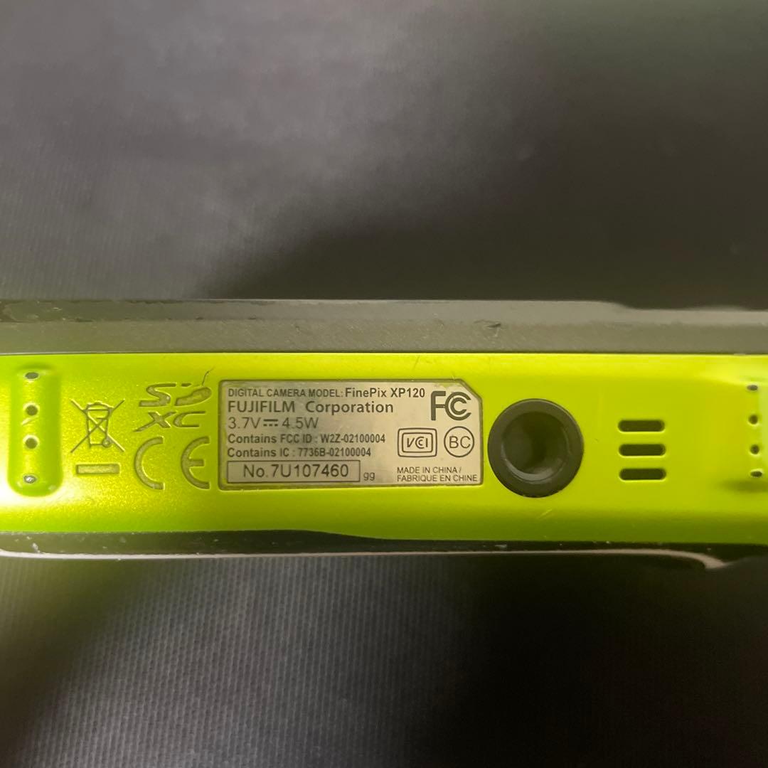 デジカメ　FUJIFILM　FinePix　XP120