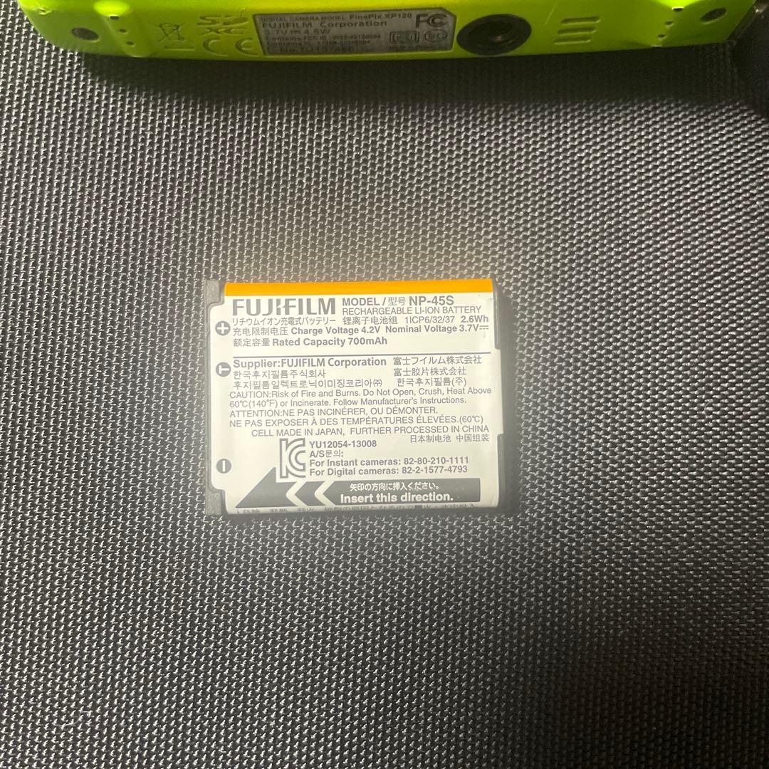 デジカメ　FUJIFILM　FinePix　XP120