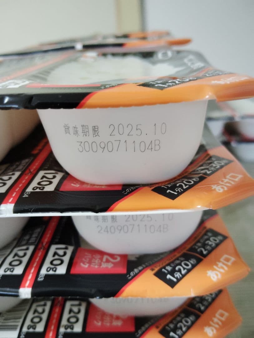 ヒロセ通商レトルトカレー4種34個、ごはん17個、即席ラーメン2個、総合計53個