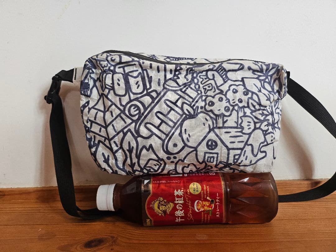 HIGH TAIL DESIGNS ボディバッグ Kyle Confer アート