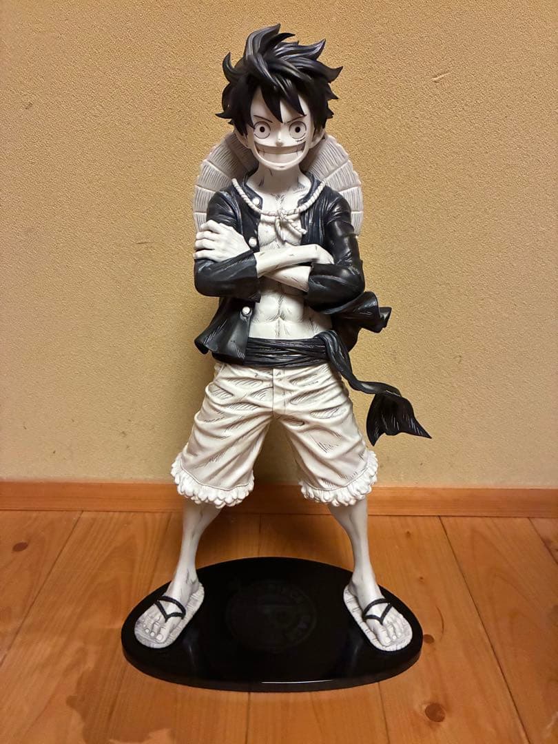 ワンピース　ベースショップくじ　コミックスカラー　ルフィ