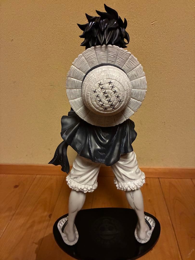 ワンピース　ベースショップくじ　コミックスカラー　ルフィ