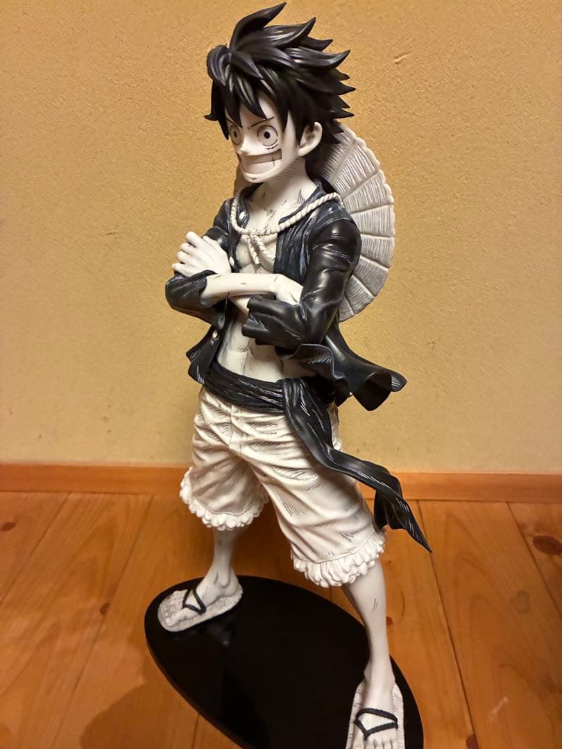 ワンピース　ベースショップくじ　コミックスカラー　ルフィ