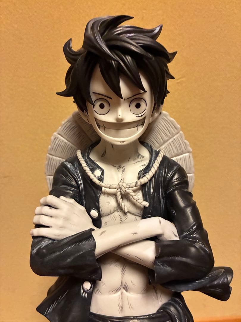 ワンピース　ベースショップくじ　コミックスカラー　ルフィ