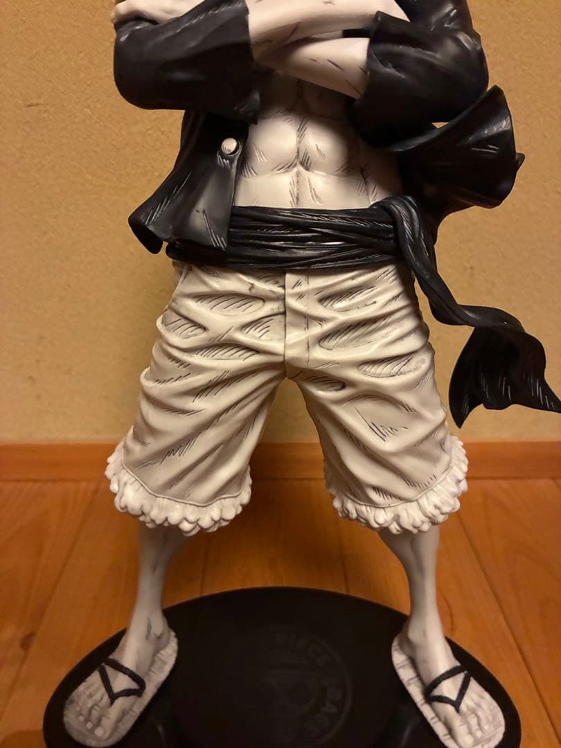 ワンピース　ベースショップくじ　コミックスカラー　ルフィ