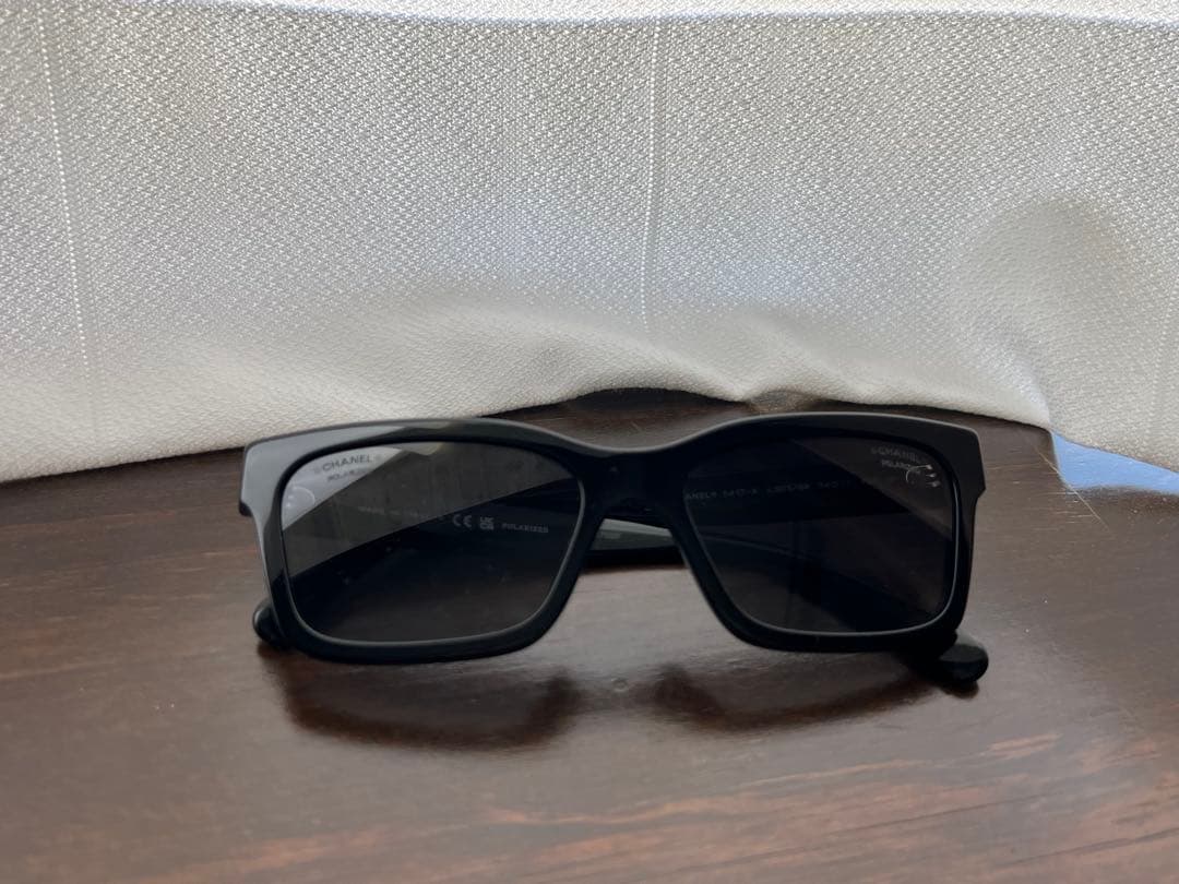 CHANEL ブラック サングラス スクエア型