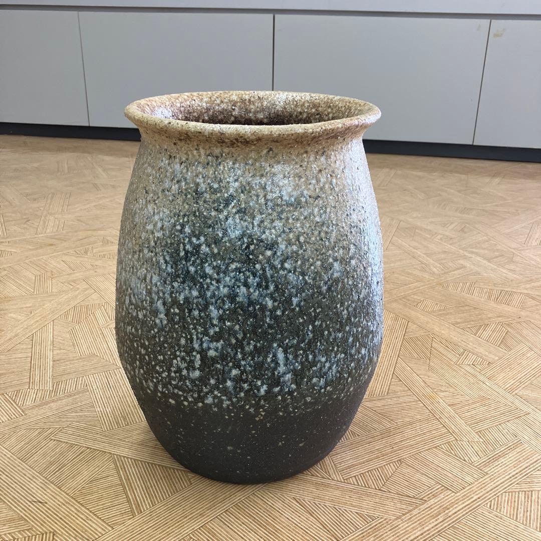 お値下げしました。信楽焼白古壺型傘立て