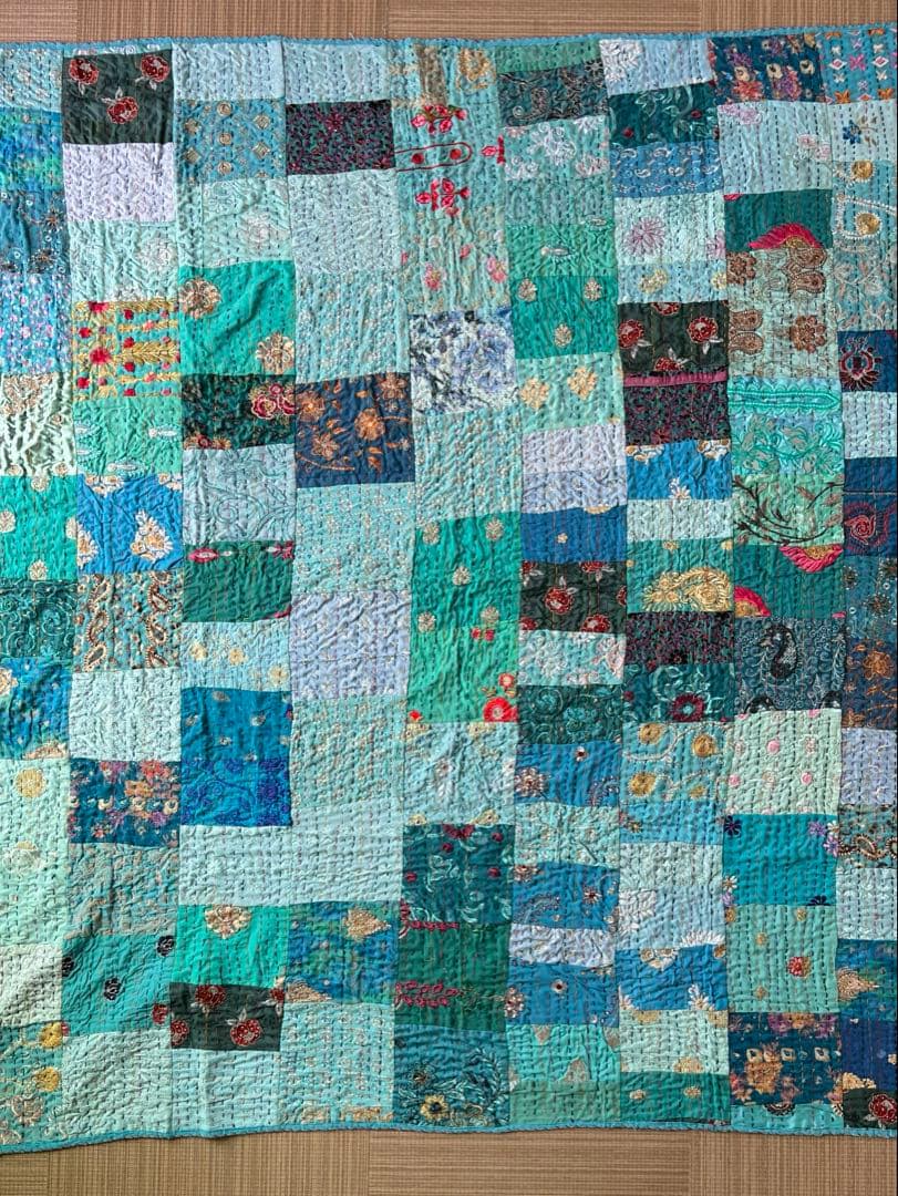 【ほぼ未使用】エンブロイダリー　ターコイズ　パッチワークカンタキルトマルチカバ
