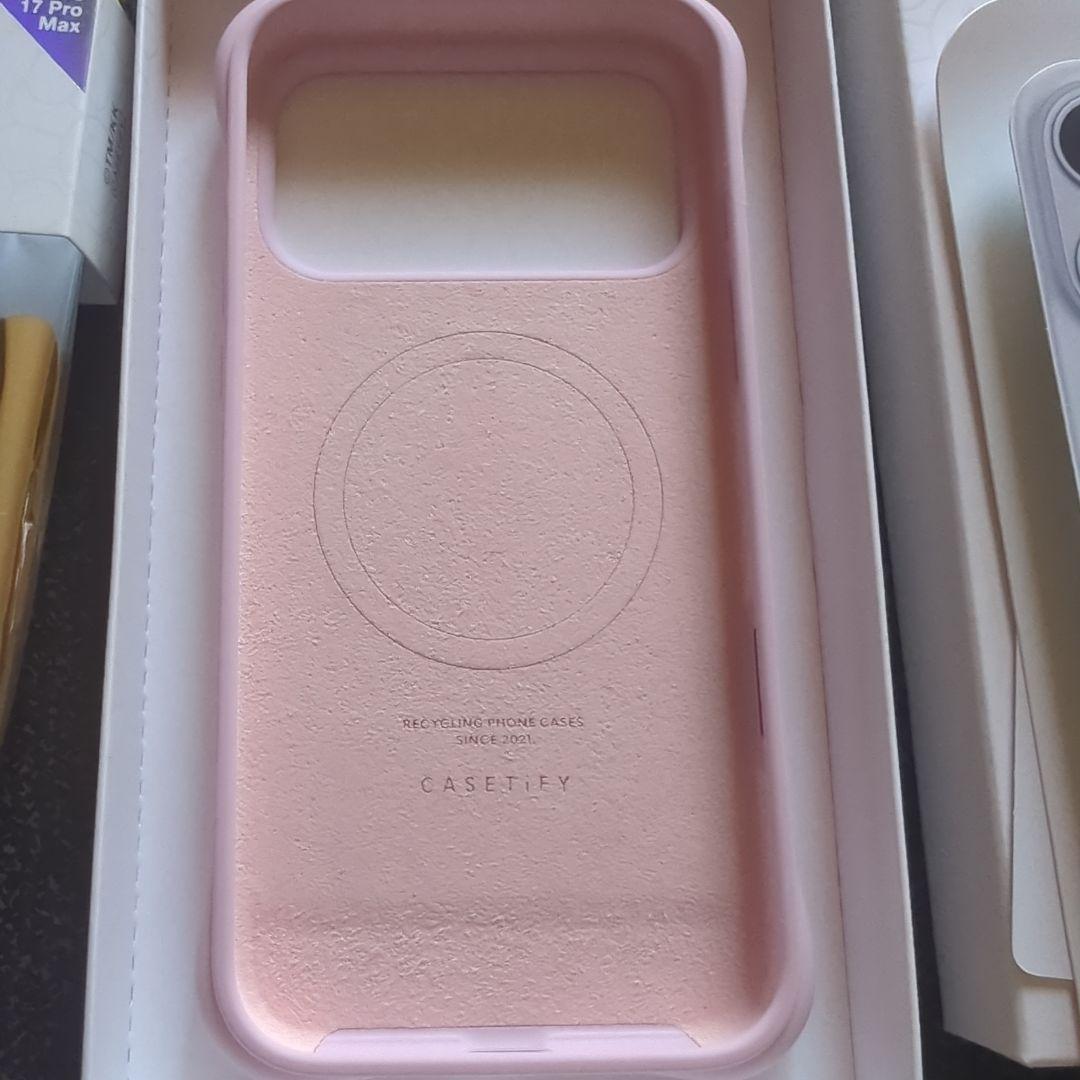 CASSETiFY タカシ・ムラカミフラワーケース iPhone17ProMax