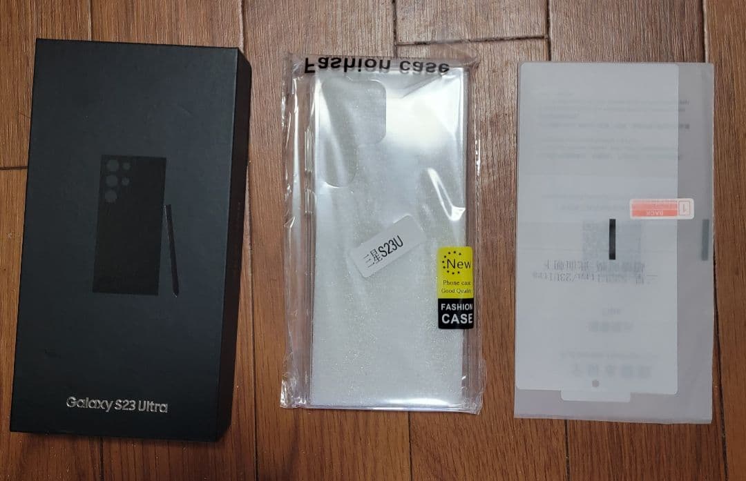 Galaxy S23 Ultra　simフリー 透明ケース、保護フィルム付き。