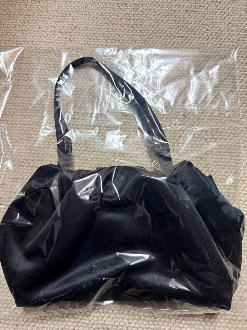 yori familiar コラボ　マシュマロクラッチバッグ　ネイビー