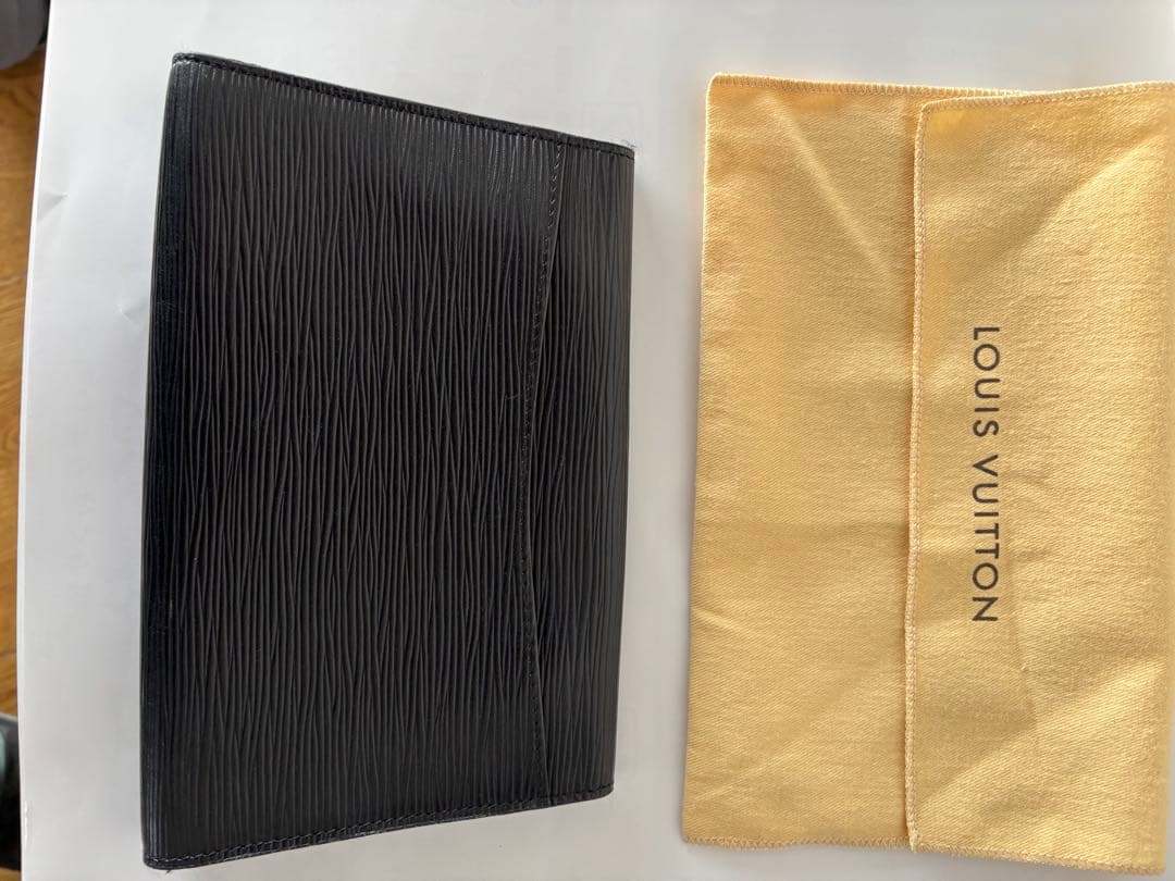 LOUIS VUITTON ブラック クラッチバッグ