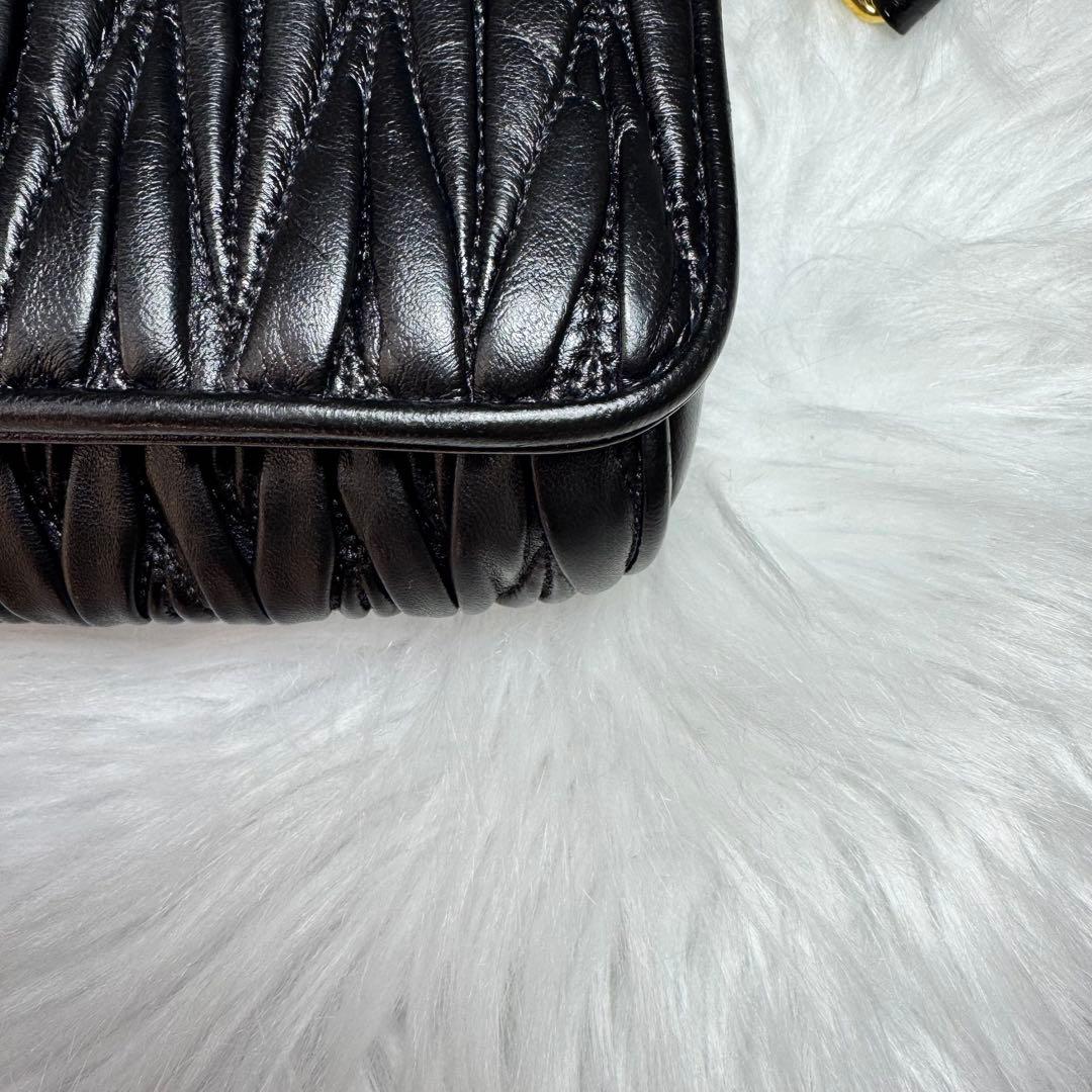 miu miu ミュウミュウ　マテラッセ　レザー　ショルダーバッグ　ブラック　黒