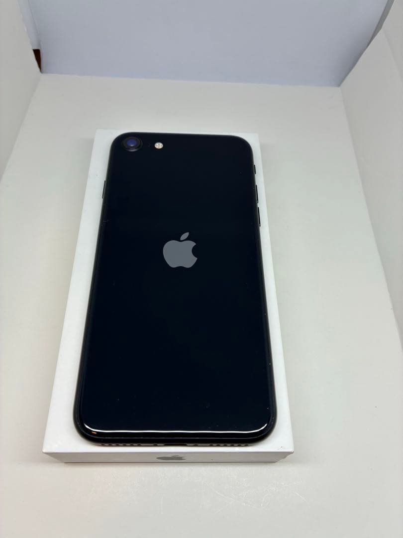 【超美品】　iPhoneSE3 64Gブラック　SIMフリー　新品バッテリー