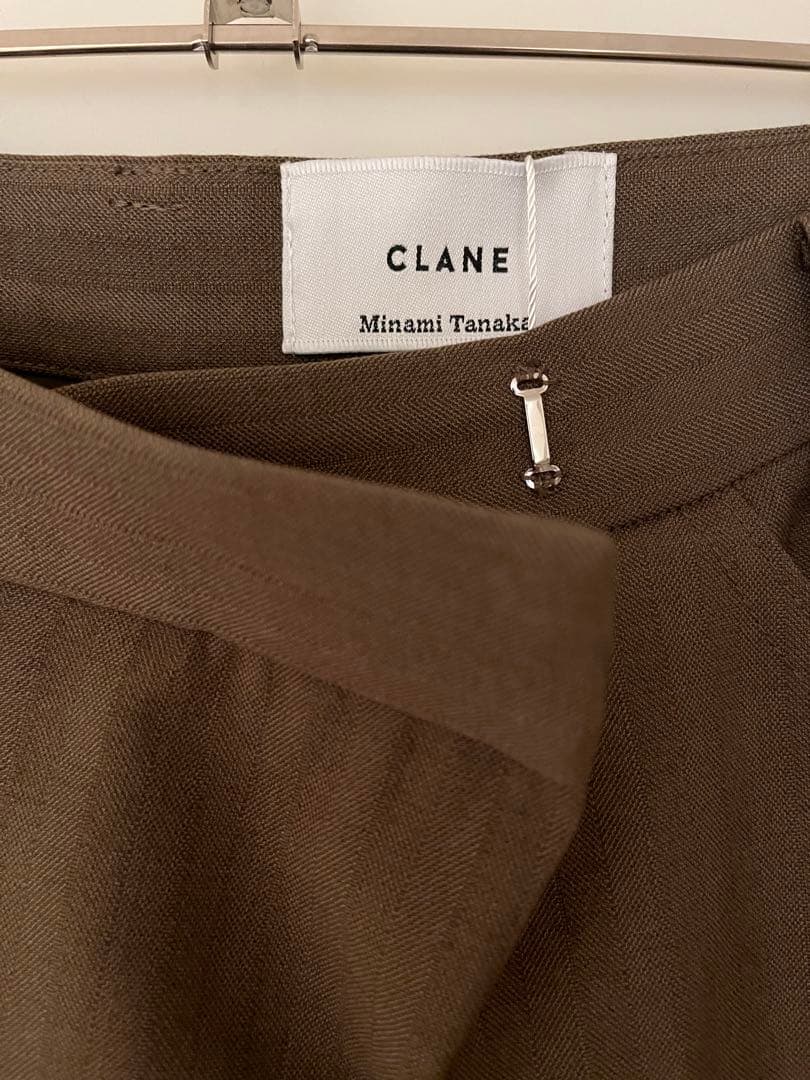 田中みなみ×CLANE TUCK HERRINGBONE SLACKS